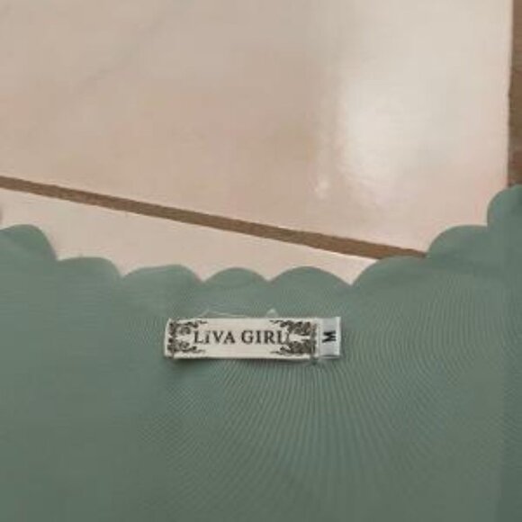 Ladies Brand Liva Girl Scalloped Green Top - Picture 2 of 3